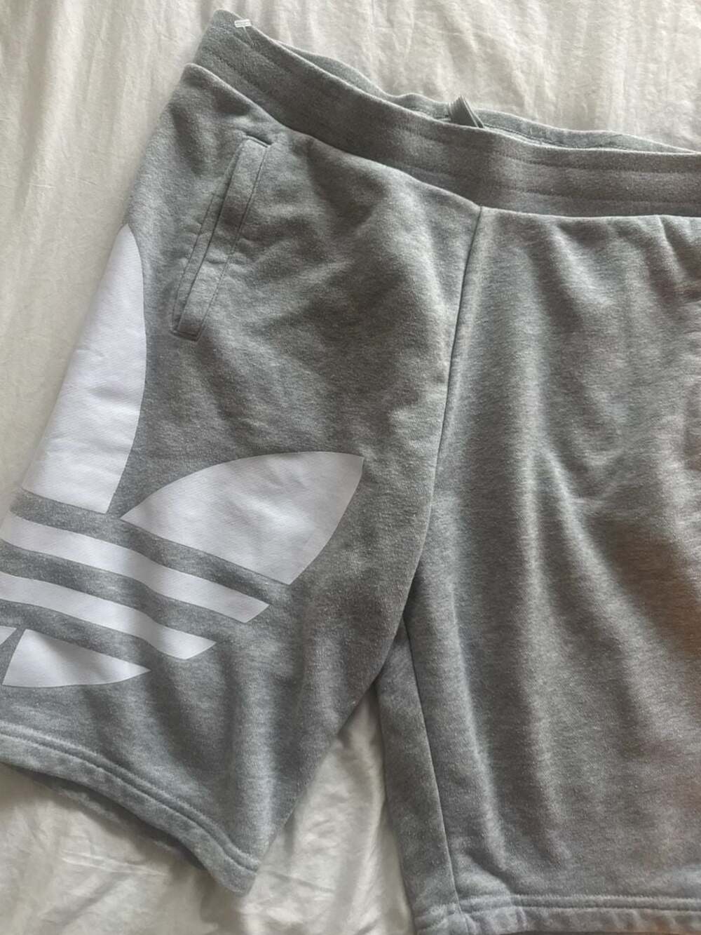 adidas Originals Men's Big Trefoil Logo Fleece Shorts Medium Grey Heather